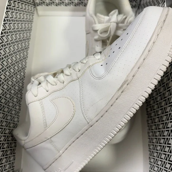 Nike Men's AF1 82’ White Sneakers - Picture 3 of 7
